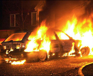 Во Львове ночью сгорели два автомобиля депутата горсовета 