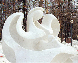 Во Львове устраивают фестиваль снега  