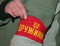 Украинцев, владеющих травматическим оружием, заставят патрулировать улицы 