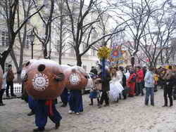 На Рождество во Львове колядовали и объедались пончиками 
