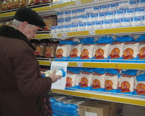 Во львовских магазинах сахар продают по два килограмма «на руки»  