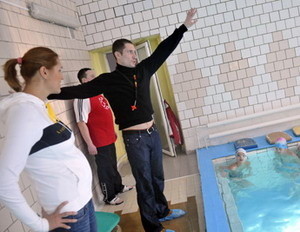 Клочкова и Силантьев учили школьников плавать 