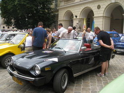 На фестиваль приехали 30 ретро-автомобилей  из Украины и Польши  