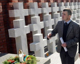 На Яновском кладбище 10 октября открыли Мемориальный комплекс жертвам, которые были замучены в июне 1941 года во львовских тюрьмах НКВД. 
