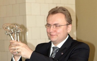 Львовский мэр решил трудоустроить своих оппонентов по выборам