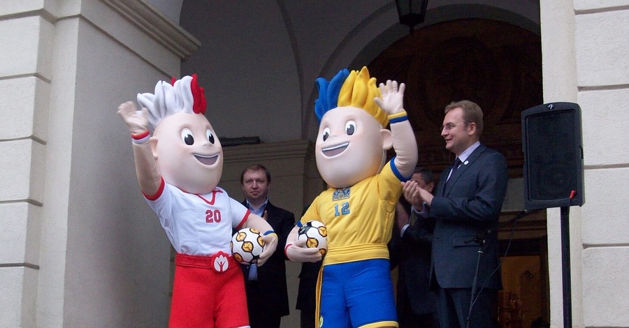 Близнецы-талисманы ЕВРО-2012 приехали во Львов