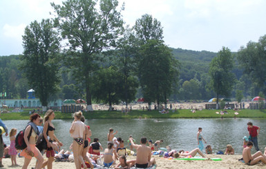 Открытие пляжного сезона во Львове: Санстанция разрешила купаться только в двух озерах