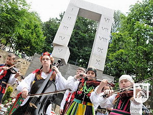 Львовский памятник расстрелянным польским профессорам грозит международным скандалом?