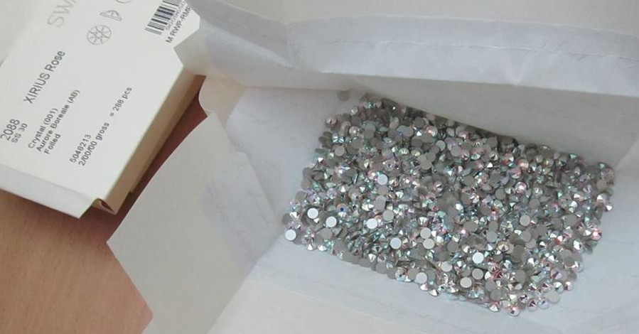 Во Львове в аэропорту изъяли больше трех тысяч кристаллов Swarovski