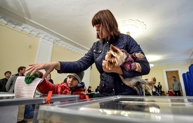 На выборах в Одесской области задержали трех человек