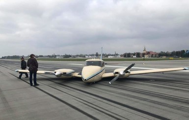 В аэропорту Львова при посадке упал частный самолет: два рейса перенаправили