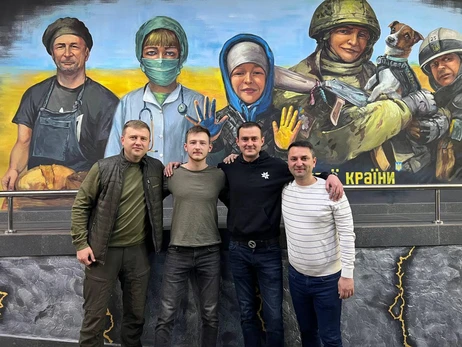 В Ровно появился новый патриотический мурал: украинские герои и пес Патрон