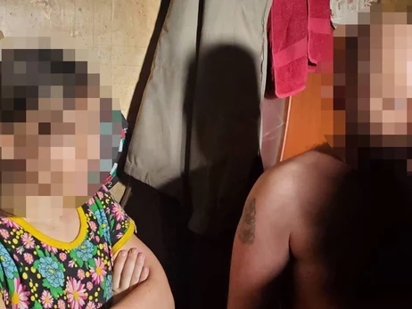 В Киеве судили женщину и ее сожителя, которые принуждали своих детей к созданию порнографии