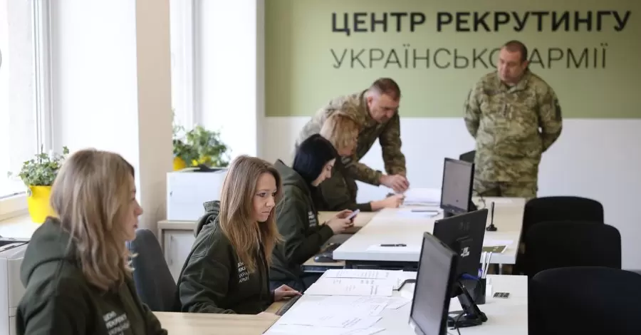 Во Львове открыли первый в Украине Центр рекрутинга для армии