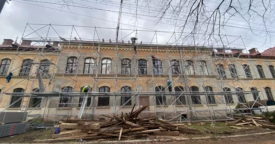 Во Львове над университетом, где учился Бандера, возводят защитный купол
