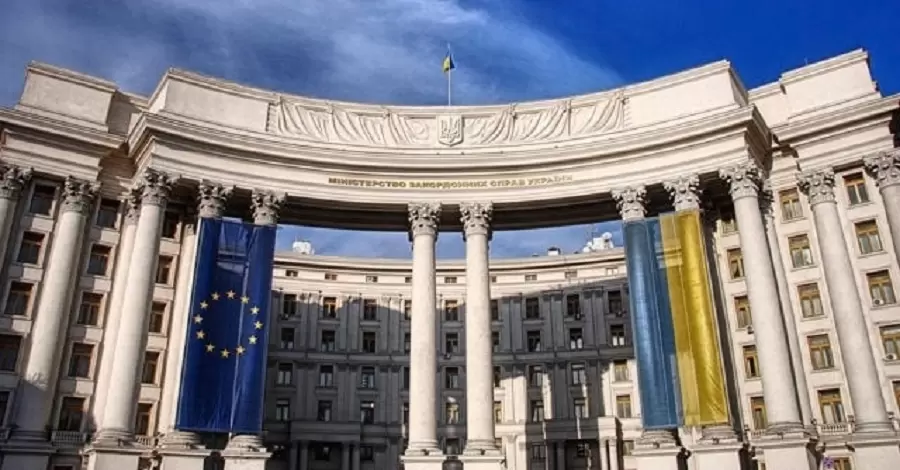 Украинцев встревожило письмо МИД о прекращении консульских услуг за границей для мужчин