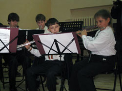 Музыкальным школам подарили китайские флейты 