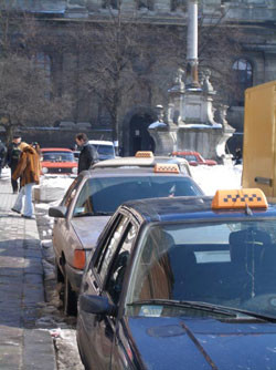 На праздники таксисты поднимут цены 
