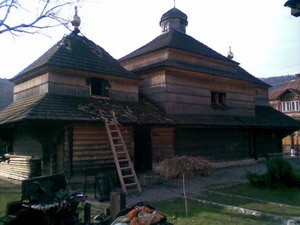 На Львовщине горела уникальная деревянная церковь 