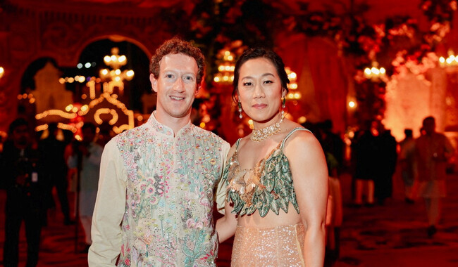 Марк Цукерберг с женой Фото:  Reliance Industries/Handout via REUTERS 