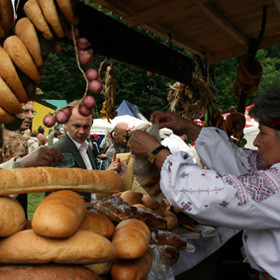 На Празднике хлеба устроили конкурс караваев  
