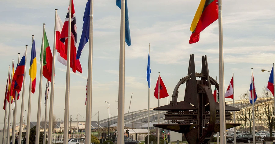 Членство в НАТО взамен территорий: Украину зондируют на готовность к уступкам России