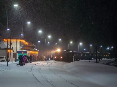 Негода та снігопади: в УЗ заявили про масову затримку поїздів